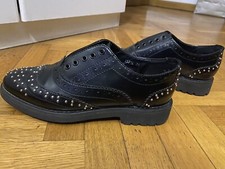 Scarpa “mocassino” usata pochissime volte come nuova. Taglia 36