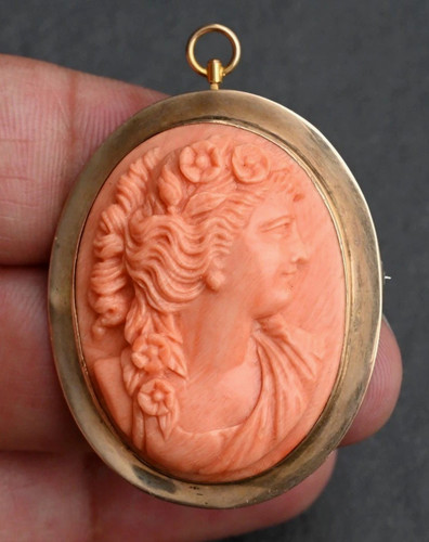 Splendido antico ciondolo