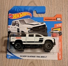 Hot Wheels Hot Trucks 79 Chevy Silverado Trail Boss LT 2020 bianco