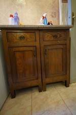 Comò con sportellini e coppia