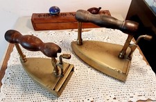 Set 2 antichi ferri da stiro