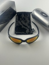 Oakley Straight Jacket 99 Brain Dead grigio opaco argento fiamme Prizm rubino in mano