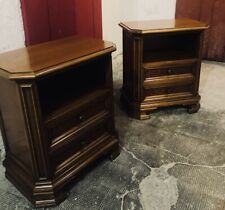 Antichi comodini in legno massello di noce