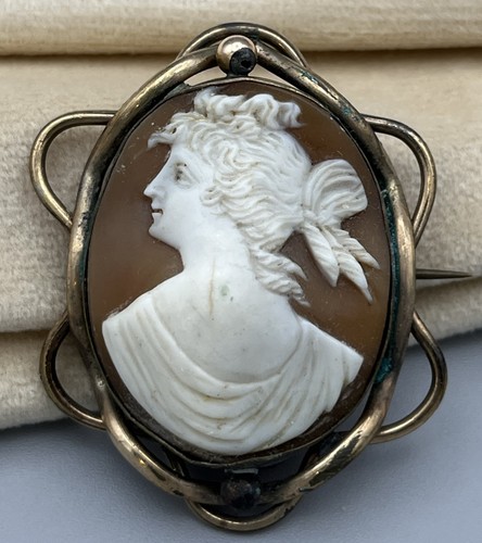Antica spilla cammeo