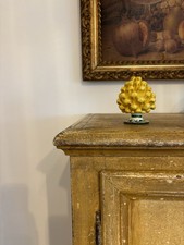 Pigna in Ceramica Siciliana di Caltagirone  Giallo Oro decorata a mano 10 x 7 cm
