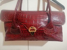 Borsa rossa vernice manici scomparti chiusura