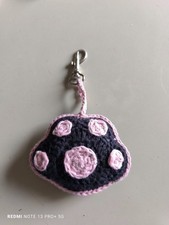 Portachiavi Morbida zampina uncinetto rosa e nero fatta a mano
