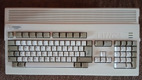 Commodore amiga a1200 rev - commodore,