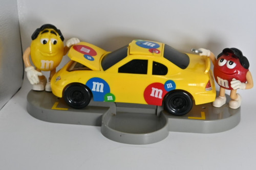 Giallo nascar sotto - m&m,