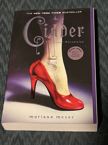 Cinder the lunar - the,