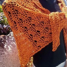 scialle eseguito ad uncinetto