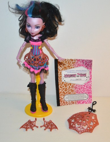 Poupée monster high - poupée,