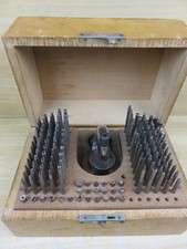 Scatola con PUNZONATRICE