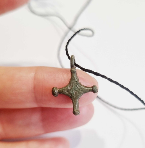 Ciondolo croce cristiana