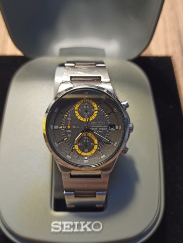 Seiko chronograph v657 - seiko,