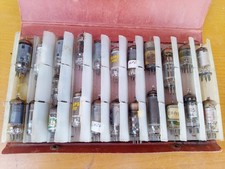 Antica Scatola Con 24 Valvole Radio E  Militari 7 PIN. Nuove E Usate.