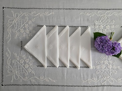 Elegante tovaglia ricamata - tovaglia,