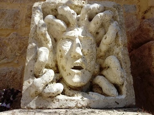 Scultura pietra - in,