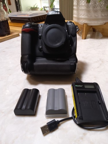Nikon d300 with extras - d300,