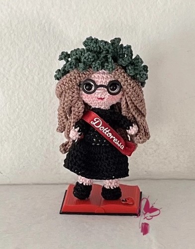 Bambola laurea uncinetto