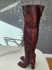 Stivali nuovi con etichette