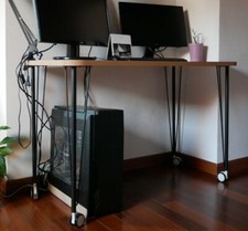 Scrivania con ruote e piano effetto legno - nuova