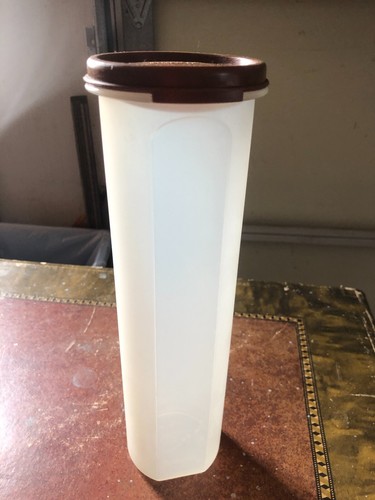 Tupperware spaghetti keeper - spaghetti,