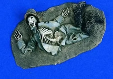 Base diorama soldatino scheletro in resina scala 1:35 - scena vittime campo di battaglia WW2