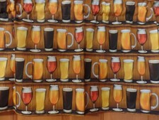 Tazze e bicchieri birra su