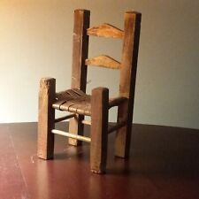 Sedia in legno massello con seduta intrecciata novità.  Misure 8 1/2" X 4 1/2".