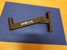 Supporto da parete per diffusori acustici diametro 35mm regolabile marca QUIKLOK