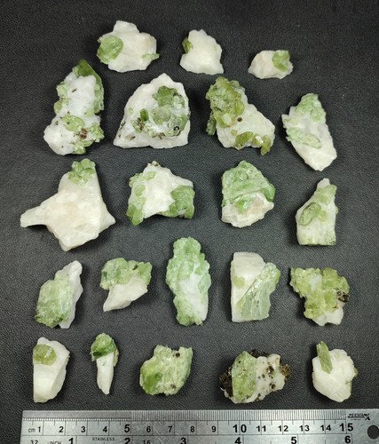 Cristalli diopside verde con - diopside,