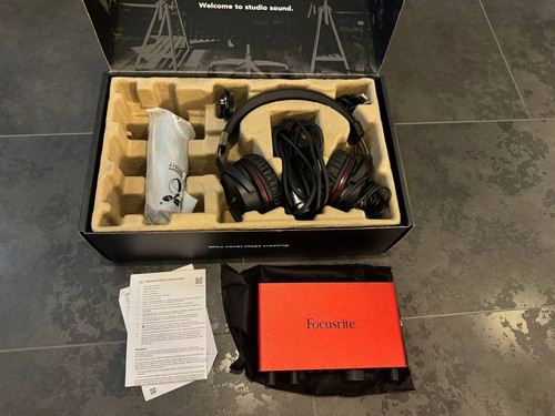 Focusrite scarlett 2i2 studio - scarlett,