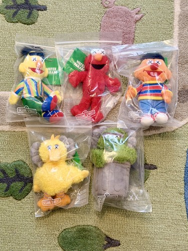 Kaws sesame street - kaws, water