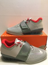 Nuove scarpe da sollevamento