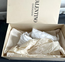 Scarpiera grande vuota