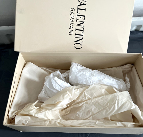Scarpiera grande vuota