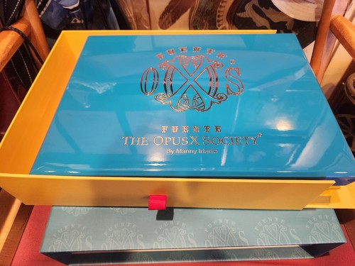 Opus society cigar box - x,