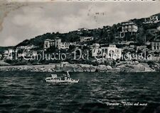 1958 VARAZZE Villini sul mare moscone a remi Savona cartolina