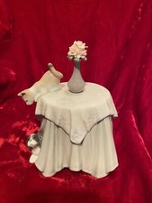 Statuina porcellana Llandro - Compagni giocosi 06980 gatto su tavola con cane -nuova-senza scatola