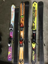 Vari sci e scarponi ragazzi e bambini