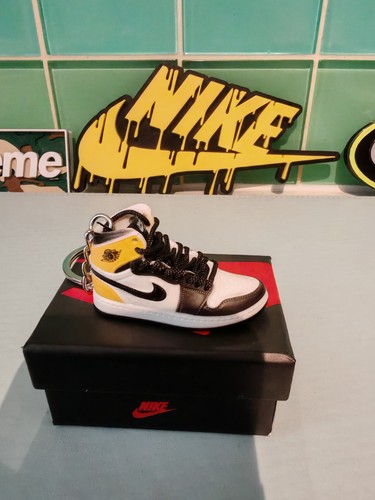 Mini nike keyring sneakers - nike, 3d