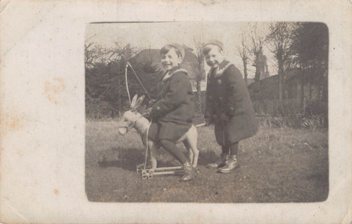 Giovane ragazzi playing con - giovane,