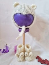 Set Lavorato a Maglia per Neonati (3-6 mesi) – Cappellino Orsetto e Calzini