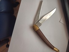 vecchio coltello Con Due Lame Una A segaccio E L Altra Liscia