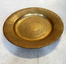 GRANDE PIATTO ELEMOSINIERE OTTONE DECORO DAMASCATO INCISINE VASSOIO  ø 42,5 cm