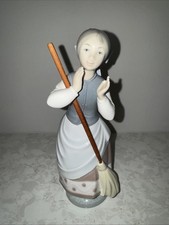 Lladro Girl With Broom # 5025
