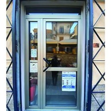 Portone in Alluminio Anodizzato a Taglio Termico – Robusto, Isolante