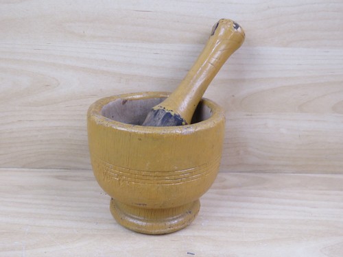 Vecchio mortaio legno con - vecchio,