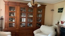 Elegante credenza vetrina in legno massello – stile classico – ottime condizioni